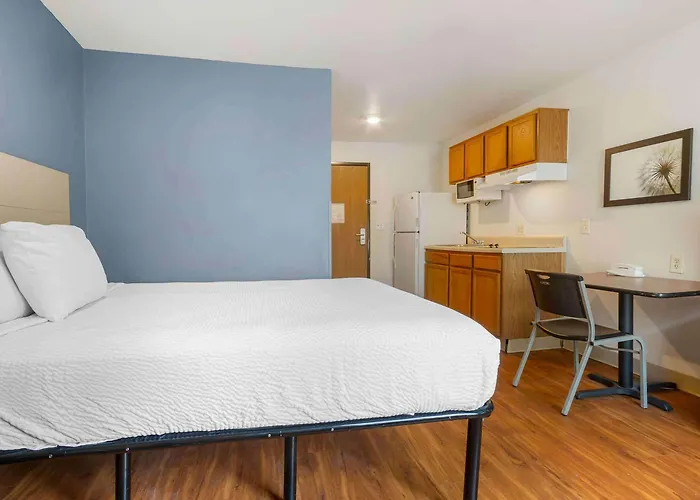 Extended America Select - Charleston - - I-526 North Charleston