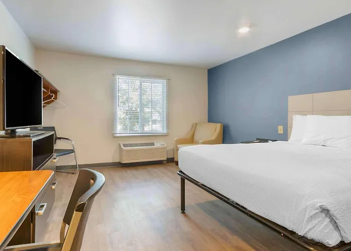 Extended America Select - Charleston - - I-526 North Charleston